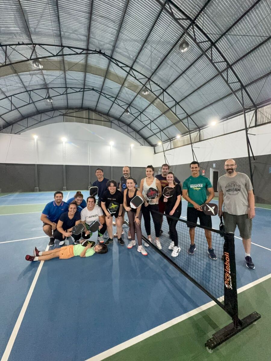 Clínica noturna com turma mista de alunos